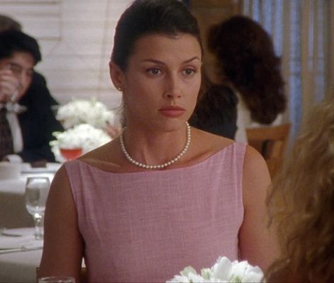 Bridget Moynahan 90s, Natasha Satc Aesthetic, Natasha Sexandthecity Style, Natasha Satc Style, Natasha Naginsky, Bridget Moynahan, Movie Outfits, 80s And 90s Fashion, What Goes Around Comes Around