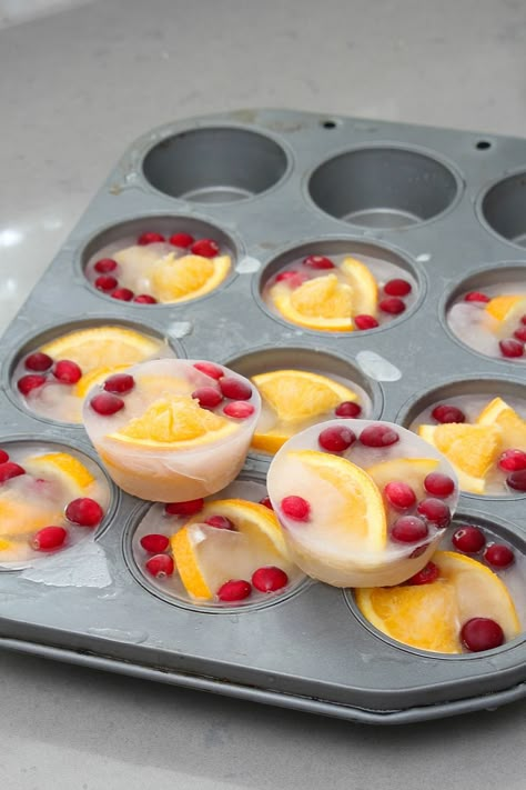 Dress up your holiday punch bowl with these pretty fruit filled ice cube cups. #Christmasrecipes #christmasparty #christmasdrinks #icecubes #infusedfruit Ice Cube Drink Ideas, Diy Ice Cubes, Punch Ice Ring, New Years Ice Cubes, Diy Punch Bowl Ideas, Fancy Ice Cubes Ideas, Decorative Ice Cubes Christmas, Cranberry Ice Cubes, Punch Bowl Ideas