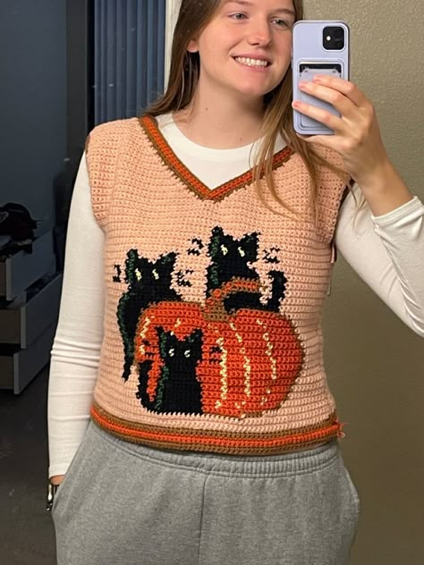 Fall Sweaters Crochet, Fall Crochet Inspiration, Crochet Halloween Sweater Pattern Free, Fall Crochet Tapestry, Crochet Patterns Halloween, Coquette Crochet, Fluffy Crochet, Easy Crochet Flower, Patterns Halloween