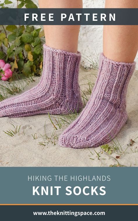 Socks Free Knitting Pattern, Knitting Space, Winter Knitting Patterns, Fall Knitting Patterns, House Socks, Easy Knitting Projects, Fall Knitting, Hiking Socks, Sock Knitting Patterns