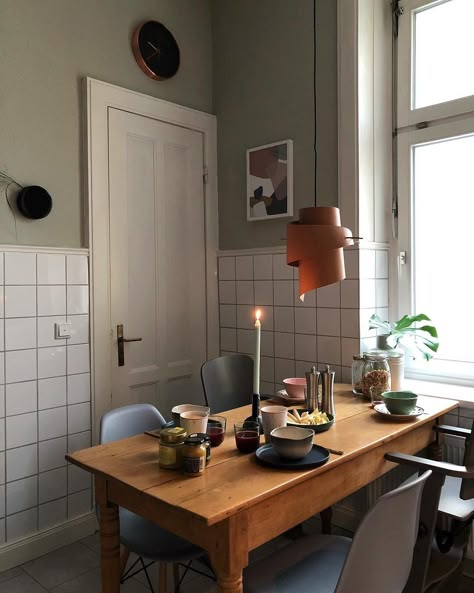 Mysig bistrokänsla med kaklade väggar! //Skanska Nya Hem My New Room, Interior Inspo, 인테리어 디자인, Apartment Living, Home Fashion, House Rooms, House Inspiration, House Inspo, Dekorasi Rumah