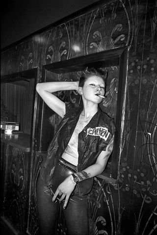 Derek Ridgers, Punk Rock Aesthetic, Punk Rock Girls, Urban Poverty, Punk Subculture, 70s Punk, Youth Subcultures, 80's Fashion, Punk Aesthetic