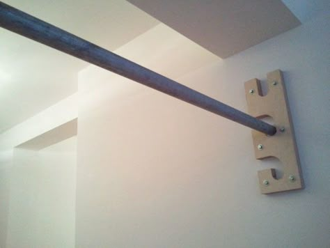 Small Space Gym, Diy Pull Up Bar, Home Made Gym, Small Home Gym, Plywood Projects, Diy Home Gym, Gym Room At Home, Diy House Renovations, Deco Bedroom