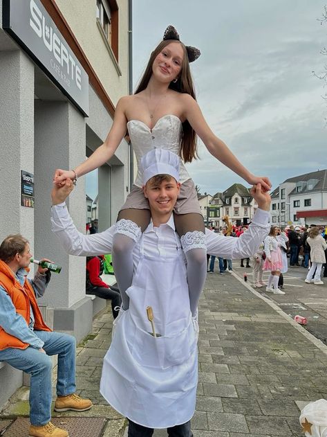 #halloween #fall #october #autumn #leaf #falltime #halloweencostumeideas #scream #costumes #scary #mask Rattitoue Couple Costume, Ratituoi Couple Costume, Ratatouille Cosplay, Remy And Linguini Costume Couple, Ratatouille Couple Costume, Scream Costumes, Ratatouille Costume, Costumes Scary, Couples Halloween Costumes