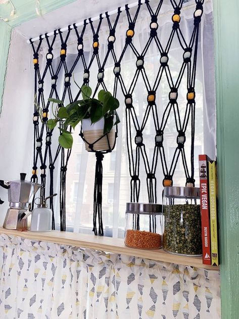 Beaded Curtains Diy, Door Curtains Diy, Macrame Door Curtain, Hanging Curtain, Macrame Wall Hanging Tutorial, Vintage Macrame, Macrame Plant Hanger Patterns, Throw It Back, Macrame Knots Pattern