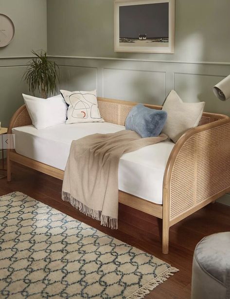 10 Beautiful Ways to Style a Daybed - Bark and Chase Rattan Bedroom Decor, Day Bed Styling, Day Bed Guest Room, Day Bed Office Combo, Daybed Guest Room, Bedroom With Furniture, Rattan Bedroom Furniture, Rattan Bedroom, Guest Bedroom Home Office