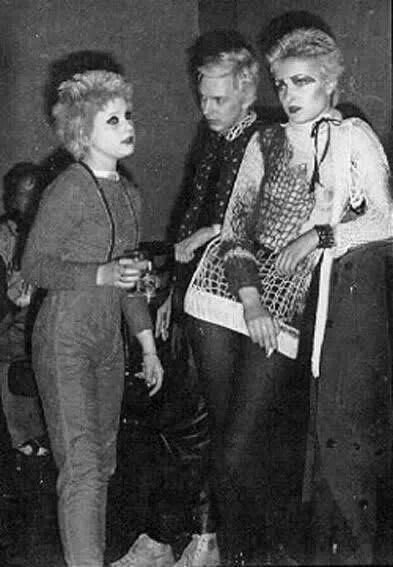 Siouxsie,  Severin  and Debbie Juvenile. Debbie Juvenile, Steve Severin, Alt Culture, Punks 70s, Malcolm Mclaren, Siouxsie And The Banshees, Siouxsie Sioux, 70s Punk, Punk Culture