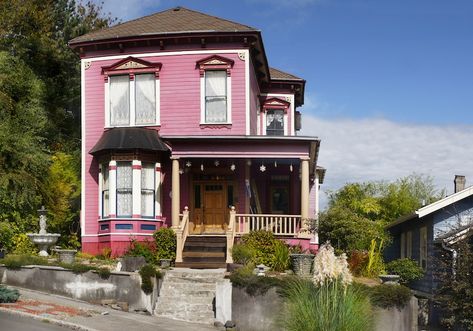 Oregon Houses, Astoria Column, Oregon House, Newport Oregon, Astoria Oregon, Cottage Aesthetic, Small City, River Falls, Pink House