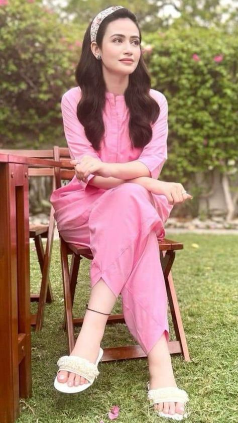 Sana Javed Dress Design, Sana Javed Dress, Sana Javed, Pakistani Women Dresses, Designer Summer Dresses, Pakistani Fashion Casual, Desi Fashion Casual, Pakistani Fancy Dresses, Kurta Designs Women