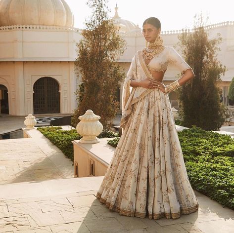 Sabyasachi’s Lightweight Outfits For Your Intimate Wedding That Are 'As Light as a Feather'! Sabyasachi Lehenga Bridal, Sabyasachi Collection, Engagement Dress For Bride, Sabyasachi Bridal, Gold Lehenga, Sabyasachi Lehenga, Simple Lehenga, Nikkah Dress, Indian Outfits Lehenga