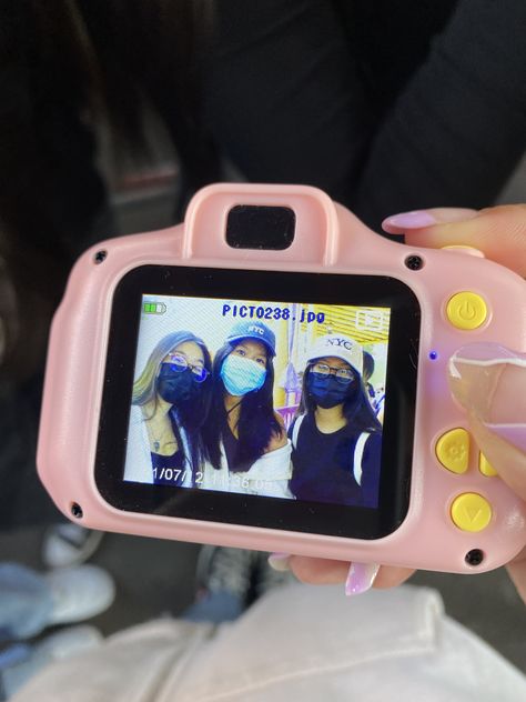 Toy Camera Aesthetic, Mini Camera Aesthetic, Digi Cam Aesthetic, Analog Camera Aesthetic, Camera Pic, Mini Digital Camera, Kids Digital Camera, Friends Cute, Camera Aesthetic