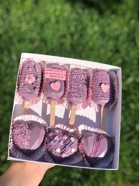 Purple Cakesicles, Geometric Heart Cake, Easter Egg Cake Pops, Chocolate Heart Cakes, Popsicles Cake, Chocolate Covered Desserts, Hot Chocolate Gifts, Cake Pop Molds, Strawberry Gifts