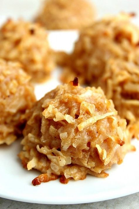 Coconut Macaroon Cookies Recipes, Macaroon Cookies Recipe, Cinnamon Christmas Cookies, Coconut Macaroon Cookies, Pumpkin Coconut, Coconut Cookies Recipes, Coconut Macaroon, Macaroon Cookies, Pumpkin Cheesecake Bars