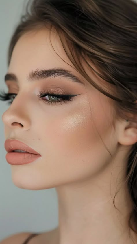 Make Up Trend For 2024, Makeup Ideas Wedding Bridesmaid, Real Bride Makeup, Day Event Makeup, Wedding Makeup 2024, Trending Makeup Looks 2024, Ball Makeup Looks, Prom Makeup Full Face, Elegant Makeup Looks