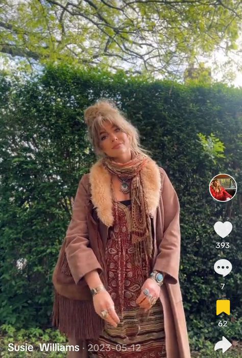 Hippie Outfits Winter, Susie Williams, Mexican Aesthetic, Bohemian Witch, Outfit Hippie, Artsy Fashion, Pagan Fashion, September Outfits, Bohemian Outfits