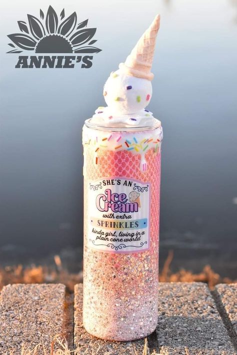 Ice Cream Tumbler Ideas, Tumblers With Toppers, Tumbler Topper Ideas, Snow Globes Craft, Thermos Ideas, Glitter Cups Tumblers, Ink Tumblers, Cup Toppers, Tumbler Toppers