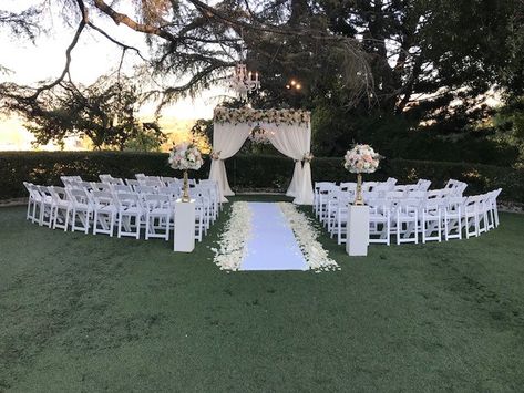 Wedding Decor Outdoor Ceremony, Garden Wedding Setup Ideas, Porch Wedding Ceremony, Backyard Wedding Aisle Ideas, Outside Wedding Seating Ideas, Wedding At Park, Garden Wedding Decor Outdoor Ceremony Reception Ideas, Yard Wedding Ceremony, Wedding Ceremony Setup Outdoor