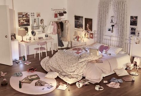 Feminine Room, Girly Room, Sofia Coppola, Aesthetic Rooms, Pretty Room, Dreamy Room, Dream Room Inspiration, Room Makeover Inspiration, Cute Room Decor