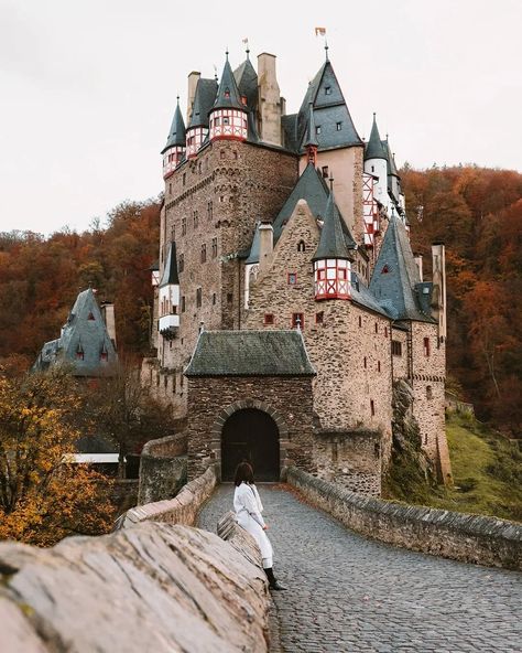 🇩🇪 [ Our 3-Day Mosel Valley Itinerary ] If you love wine, vineyards, and quintessentially romantic German villages with half-timbered houses, the Mosel Valley is just the perfect region to explore!  Here's our 3-day Mosel itinerary 👇 ⭐ DAY 1 - visit the enchanting Burg Eltz (Eltz castle) - wine tasting at one of the wineries along the Mosel river ⭐ DAY 2 - walk the Geierlay suspension bridge  - wander through the quaint village of Beilstein  - hike to the Moselschleife (Mosel loop) to en... German Village, Quaint Village, Suspension Bridge, Europe Travel, Germany, Hiking, Castle, Travel, Instagram