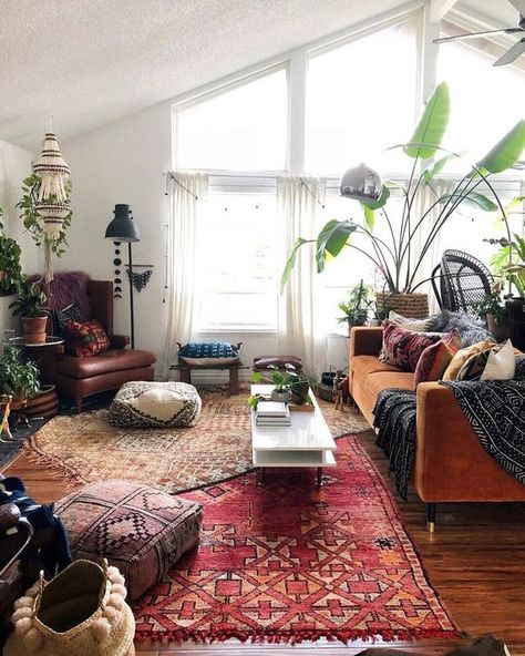 Long Living Room, Decor Eclectic, Bohemian House, Small Apartment Living Room, Dekorasi Kamar Tidur, Eclectic Living Room, Small Apartment Living, Bohemian Living Room, Design Del Prodotto