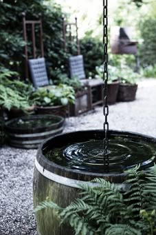 Rain Chain Fountain, How To Make A Rain Chain, Taman Air, Rain Chain, Garden Deco, Rain Barrel, Water Features In The Garden, Have Inspiration, Rain Garden