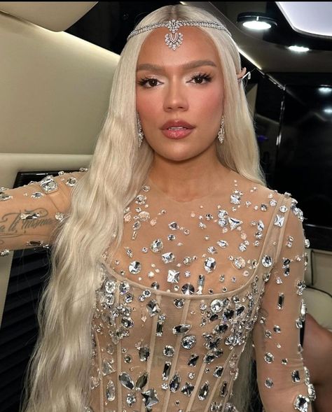 Karol G luciendo espectacular para la MetGala de Nueva York 🗽 🌟🌺🧜‍♀️🩷👑 Leonel Messi, Doja Cat, Modern Outfits, Cute Images, Celebrity Photos, Ariana Grande, Singers, Album Covers, A Woman