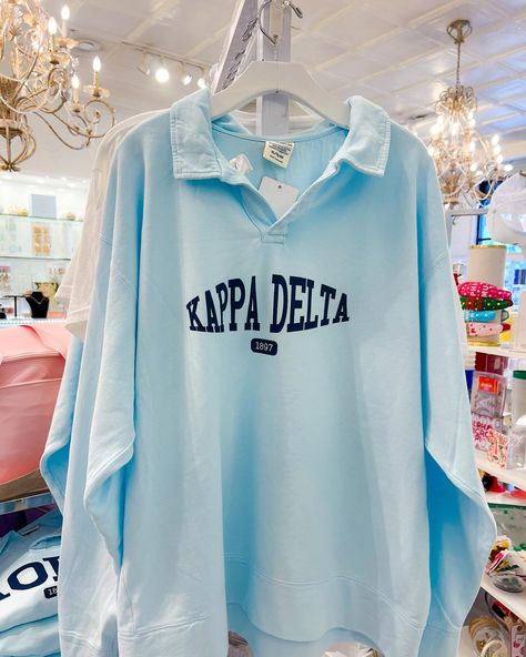 ALL NEW 🩵 This polo sorority sweatshirt is an absolute favorite! Come and get it today, they are going fast! Cute Sorority Merch, Sorority Merch Ideas, Greek Toga, Sorority Tshirt Designs, Kappa Delta Sorority, Spring Recruitment, Sorority Pr, Sorority Shirt Designs, Sorority Shirt