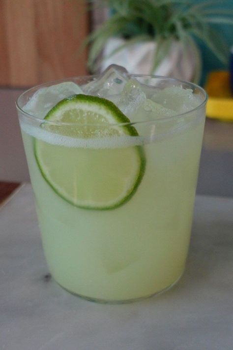 Looking for the best drinks and cocktails? Try making this whole lime margarita. Use tequila, orange liqueur, and limes to make this quick and easy margarita for a party or to serve with Mexican food. Margarita Mix Recipe, Lime Margarita Recipe, Strawberry Lemonade Recipe, Booze Drink, Easy Margarita, Summer Drinks Alcohol, Lime Margarita, Margarita Mix, Smoothie Drink Recipes