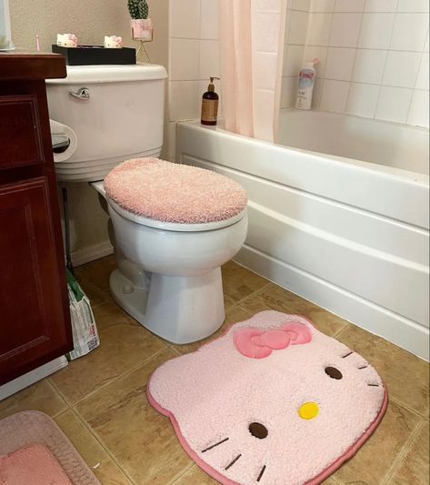 Cute Pink Bathroom, Hello Kitty Bathroom Aesthetic, Hello Kitty Home Decor, Hello Kitty Restroom, Pink Room Hello Kitty, Towel Rack Bathroom Hanging Ideas, Pink Bathroom Hello Kitty, Hello Kitty Shower Curtain, Retro Apartment Decor