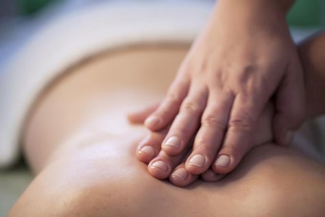 Massaging your partner can boost your well-being, reduce stress Strength Training Routine, Acupressure Massage, Increase Muscle Mass, Body Therapy, Professional Massage, Massage Benefits, Therapeutic Massage, Massage Techniques, Deep Tissue Massage