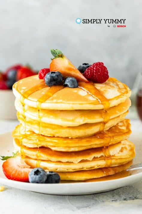 American Pancakes sind nach diesem Rezept besonders schnell gemacht und dazu extra fluffy. Genau wie in einem amerikanischen Diner eben. Must try! American Pancakes, Fun Foods, All About Food, Cakepops, My Food, Pancakes, Good Food, The Kitchen, Low Carb