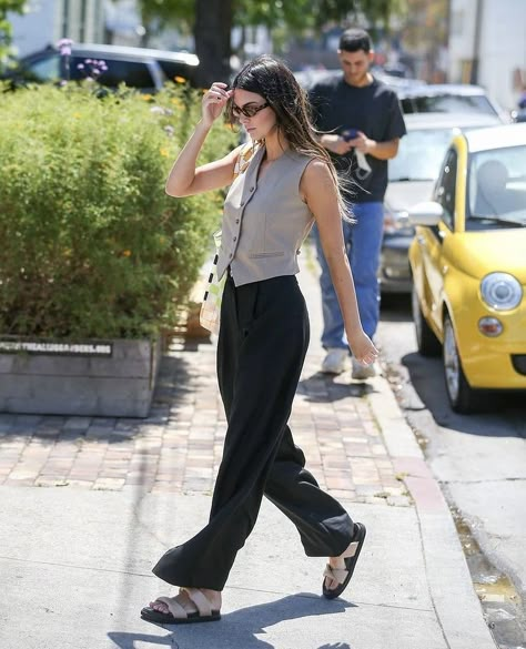 Kendall Jenner Model, Dani Michelle, Kendall Jenner Casual, Kendall Jenner Outfits Casual, Tulle Skirts Outfit, Kendall Jenner Street Style, Model Off Duty, Kendall Style, Kendall Jenner Outfits