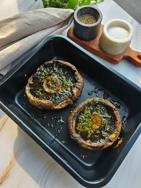 Baked Portobello Mushrooms with Herbs - Women of Today Portabella Steak, Portabella Mushrooms Recipes, Mushroom Recipes Vegan, Vegetarian Drinks, Portabella Mushroom, Portobello Mushroom Recipes, Steak In Oven, Slow Cooker Apples, Steak And Mushrooms