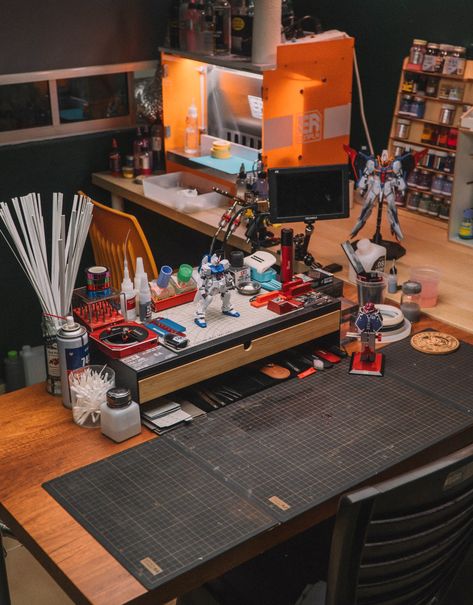 EA Gunpla（@EA_Gunpla）さん / Twitter Gundam Workstation, Gunpla Workstation, Workshop Desk, Workspace Setup, Studio Garage, Hobby Desk, Vision 2025, Art Zine, Studio Workshop