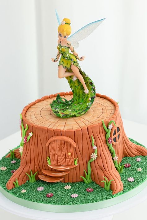 TINKERBELL Cake - Easy Step by Step Tutorial Chocolate Birthday Cake Kids, Tinkerbell Birthday Cakes, Tinkerbell Party Theme, Sofia Cake, Dory Birthday, Fairy Birthday Cake, Tinkerbell Cake, Tinkerbell Birthday, Tinkerbell Party