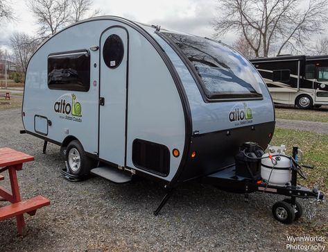 Alto: Six Month Review : Wynn Worlds Alto Camper, Caravan Mover, Small Camping Trailer, Camping Books, Rv Dreams, Dry Camping, Trailer Life, What A Beautiful Day, Six Month