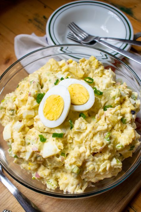 Traditional Creamy Potato Salad is the perfect crowd pleaser for your summer BBQ or pot luck! ashleyspaige.com Kielbasa Bites Recipe, Creamy Food, Best Potluck Dishes, Summer Potluck Recipes, Baked Ziti With Sausage, Easy Summer Side Dishes, Drink Healthy, Classic Potato Salad, Creamy Potato Salad