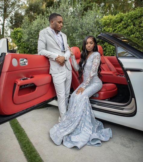 Silver Prom Suits, Prom Outfits For Guys, Tight Homecoming Dresses, Prom Pictures Couples, Silver Prom Dress, Prom Photoshoot, Grey Prom Dress, Prom Couples, Prom Inspiration