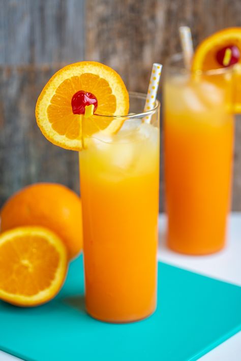 Screwdriver Drink Recipe, Screwdriver Recipe, Screwdriver Drink, Screwdriver Cocktail, Vodka Based Cocktails, Best Vodka Cocktails, Cosmopolitan Cocktail Recipes, Orange Juice Cocktails, Blue Lagoon Cocktail