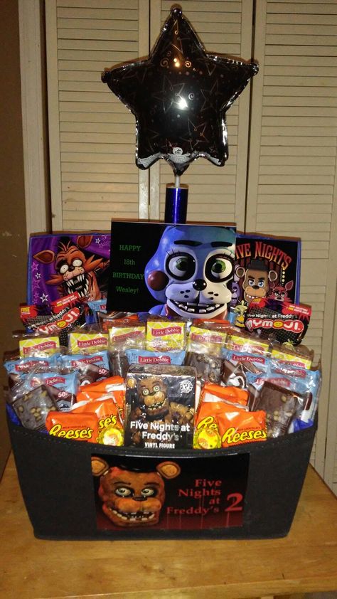 Five Nights at Freddy's gift basket with Little Debbie snack cake and Reese's peanut butter cups and Reese's minis Boo Basket Ideas For Teen Boys, Batman Gift Basket, Fnaf Gifts, Five Nights At Freddy's Cake, Fnaf Birthday, Little Debbie Snack Cakes, Debbie Snacks, Dollar Tree Gifts, Batman Gifts