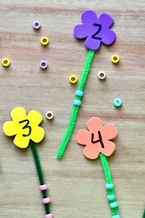 How cute is this foam flower counting activity? It’s great for toddlers and preschoolers as they learn to count. Head to the dollar store today to pick up some foam flowers, green pipe cleaners, and pony beads. This counting game takes 5 minutes to prepare and will keep kids entertained for much longer! Counting Activities Preschool, Toddler Math, Diy Nature, Fine Motor Activities For Kids, Memory Match Game, Match Game, Diy Glitter, Fine Motor Skills Activities, Motor Skills Activities