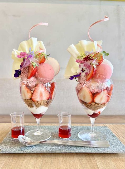 Parfait Japanese, Japanese Parfait, Healthy Baking Alternatives, Matcha Food, Sugar Free Pastries, Kawaii Parfait, Ice Cream Parfait, Strawberry Sweets, Strawberry Parfait