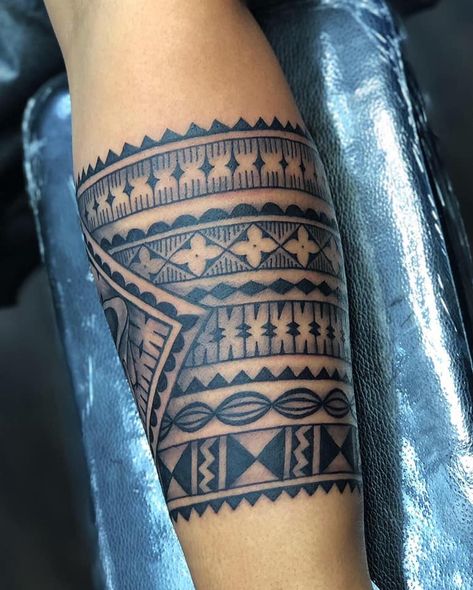 Fijian inspired tattoo Traditional Fijian Tattoo, Fijian Masi Tattoo, Fijian Masi Patterns, Fiji Tattoo Women, Fijian Tattoo Design, Fiji Tattoo Design, Fijian Tattoo Women, Poly Drawing, Melanesian Tattoo