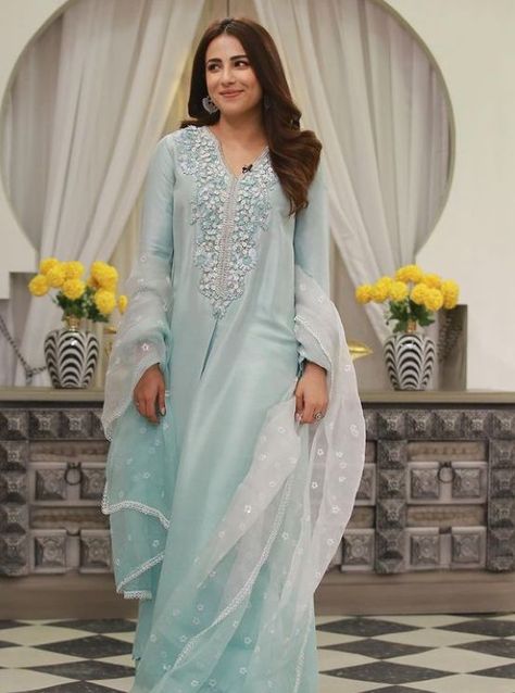 Ushna Shah Dress in Jeeto Pakistan Ushna Shah Dresses, Ushna Shah, Dress Pics, Handsome Celebrities, Pakistani Actress, Dress Picture, Party Wear Dresses, Reality Show, Pakistani Dresses