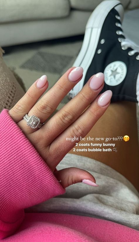 Everyday Nails Acrylic Short, Nails That Go With Black Hair, Round Tip Nails Acrylic, Round Short Nails Ideas, Winter Round Nails, Oval Dip Nails, Hard Gel Nails Natural, Nails For Fat Fingers, Short Round Gel Nails