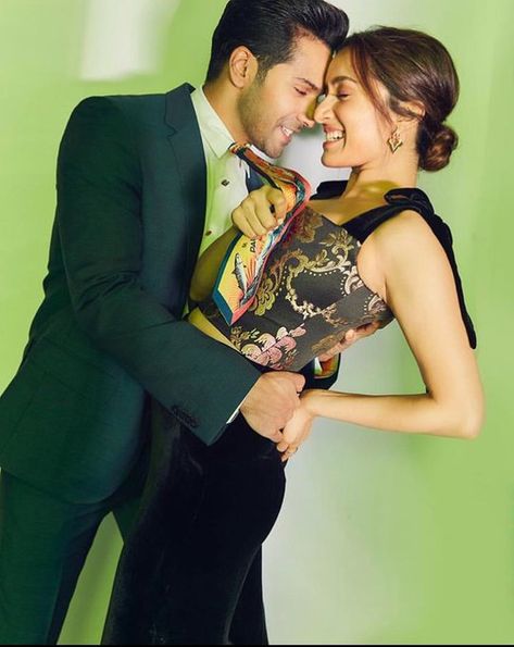 Varun Dhawan Photos, Shraddha Kapoor Cute, Bollywood Pictures, Bollywood Couples, Varun Dhawan, Couple Photoshoot Poses, Shraddha Kapoor, Bollywood Actors, Bollywood Stars