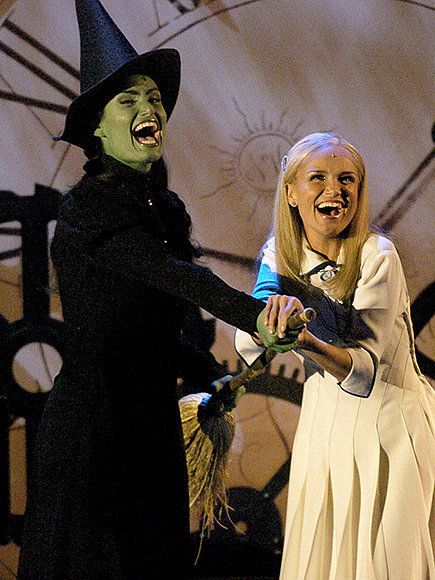 Idina Menzel and Kristin Chenoweth reunited for a tear-jerking performance of "For Good" from Wicked. Idina Menzel Wicked, John Gallagher Jr, Ella Enchanted, Wicked Musical, Kristin Chenoweth, Theatre Geek, Idina Menzel, Broadway Plays, Defying Gravity