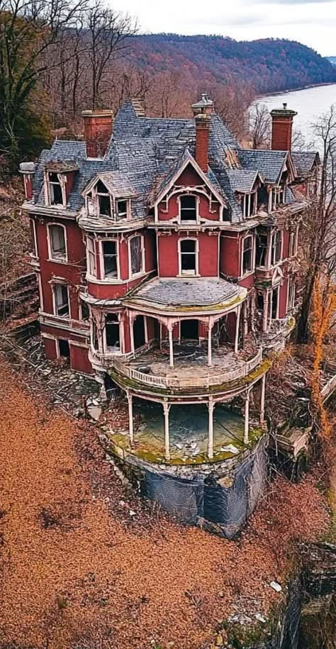 Old Brick Mansion, Firetower House, Victorian Stone House, Cool Architecture Buildings, Big Vintage House, Abandoned Town Aesthetic, Old Architecture House, Decaying House, Rural Gothic