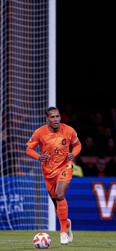 Defender Wallpaper Football, Netherlands Football Wallpaper, Art Of Defending Football, Coldest Football Photos, Netherland Football Team, Defending Football, Virgil Van Dijk Netherlands, Netherlands Football Team, Defenders Football