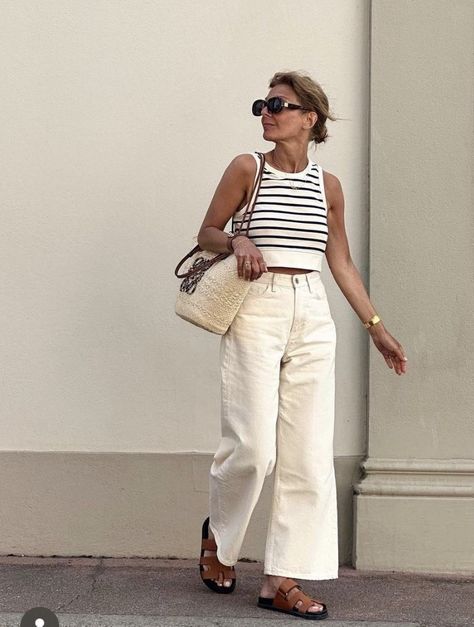 Tan Sandals Outfit, Spring Minimalist Outfit, Cream Jeans Outfit, Modest Casual Outfits, Cream Jeans, Timeless Outfits, Classic Style Outfits, Jeans Outfit Summer, Tan Sandals